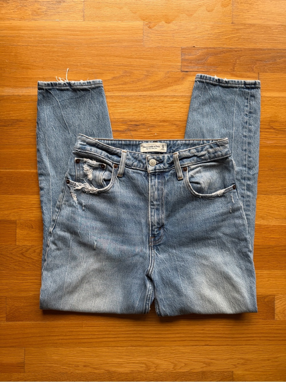 Abercrombie & Fitch High Rise Light Wash Mom Jeans - Size 27